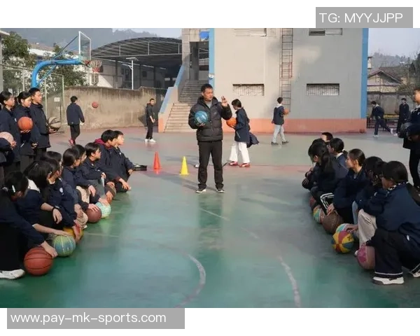 慈溪篮球热潮兴起青少年积极参与提升球技与团队精神 慈溪篮球热潮兴起青少年积极参与提升球技与团队精神